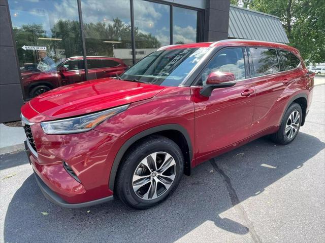 used 2021 Toyota Highlander car, priced at $25,236