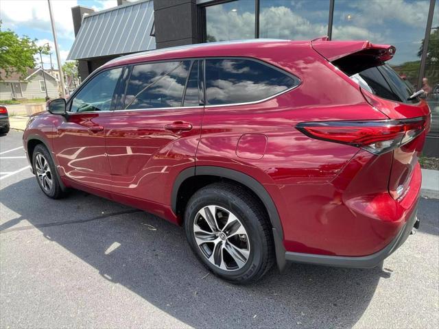 used 2021 Toyota Highlander car, priced at $26,987