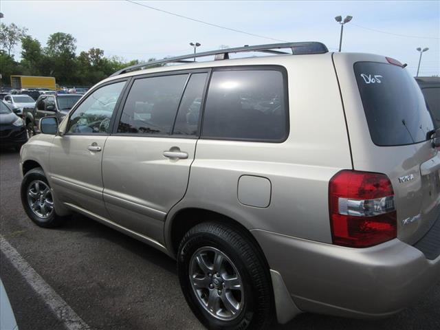 used 2006 Toyota Highlander car, priced at $2,795