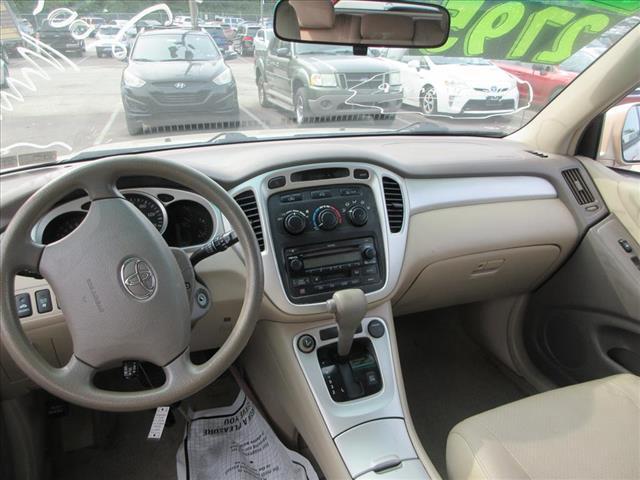 used 2006 Toyota Highlander car, priced at $2,795