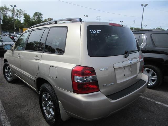 used 2006 Toyota Highlander car, priced at $2,795