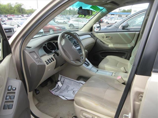 used 2006 Toyota Highlander car, priced at $2,795