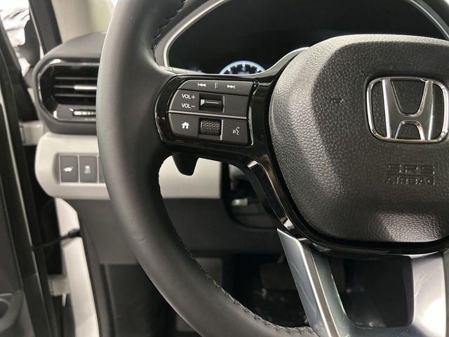 new 2025 Honda Pilot car, priced at $44,650