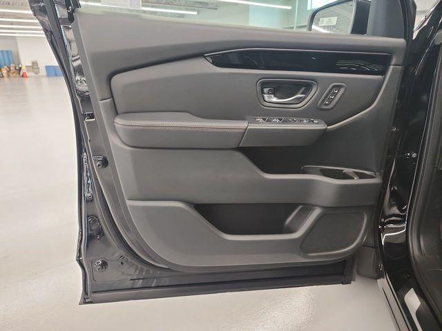 new 2025 Honda Pilot car, priced at $48,147