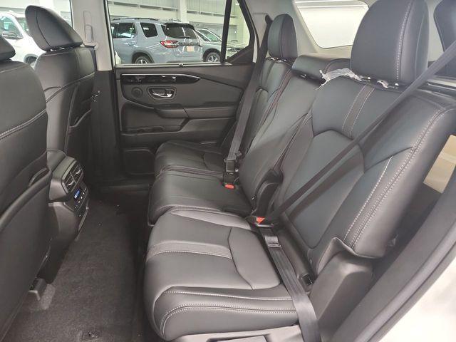 new 2025 Honda Pilot car, priced at $45,321