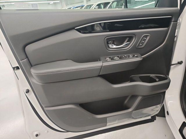 new 2025 Honda Pilot car, priced at $45,321