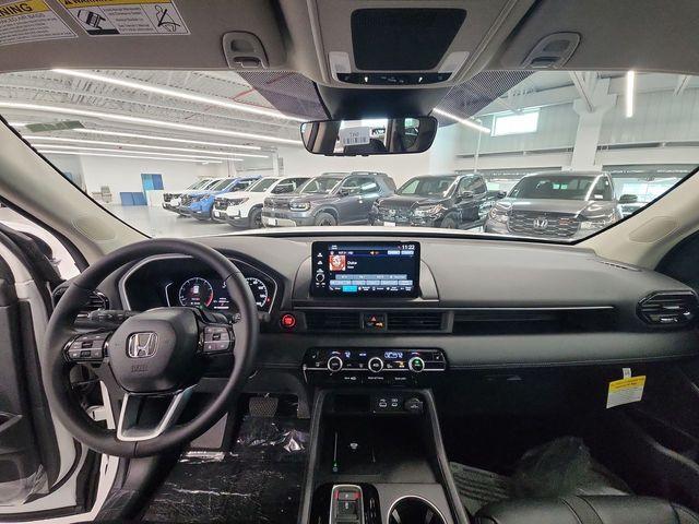 new 2025 Honda Pilot car, priced at $45,321
