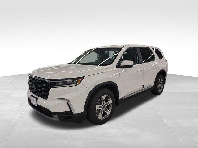 new 2025 Honda Pilot car, priced at $45,321