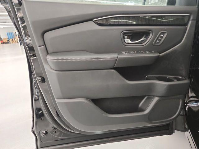 new 2025 Honda Pilot car, priced at $50,725