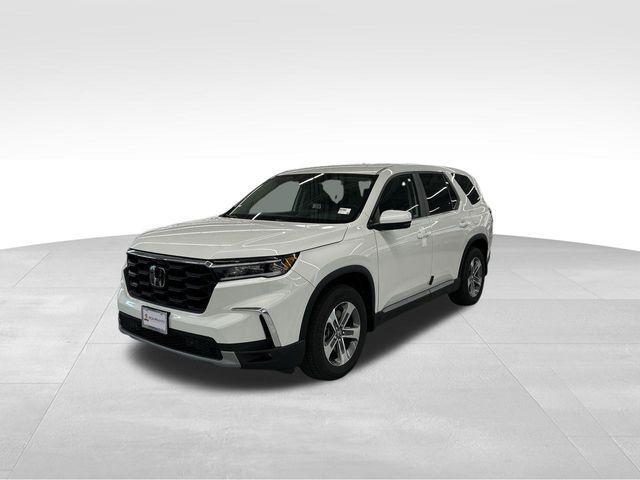new 2025 Honda Pilot car, priced at $44,650