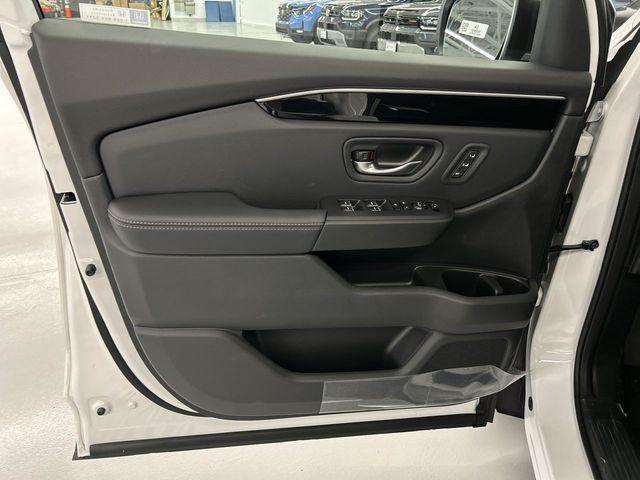 new 2025 Honda Pilot car, priced at $44,650