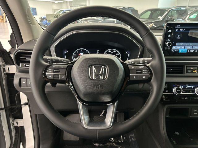 new 2025 Honda Pilot car, priced at $44,650