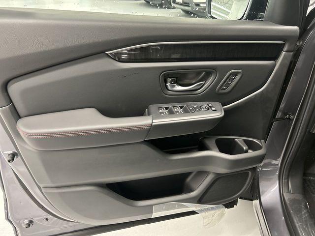 new 2025 Honda Pilot car, priced at $52,554