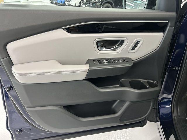 new 2025 Honda Pilot car, priced at $44,894