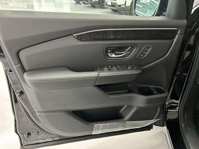new 2025 Honda Pilot car, priced at $50,177