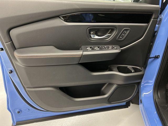 new 2025 Honda Pilot car, priced at $48,214
