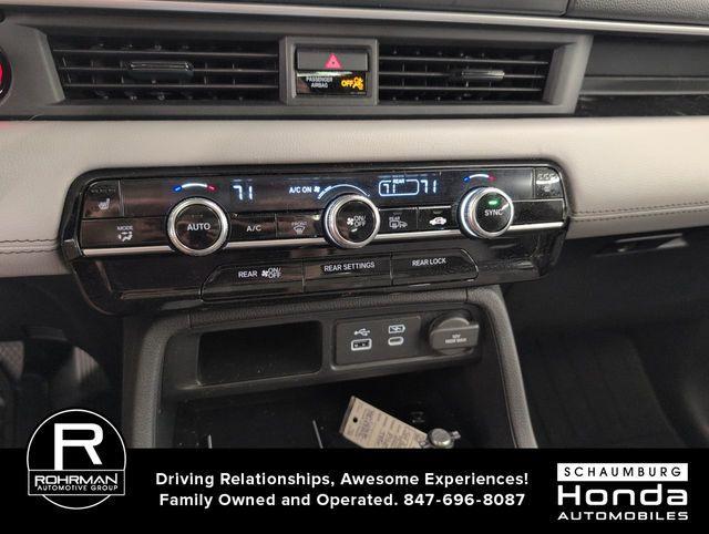 new 2025 Honda Pilot car, priced at $47,621