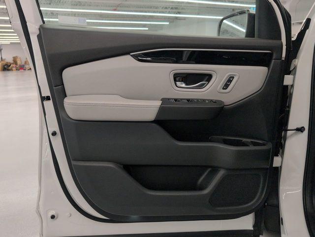 new 2025 Honda Pilot car, priced at $47,621