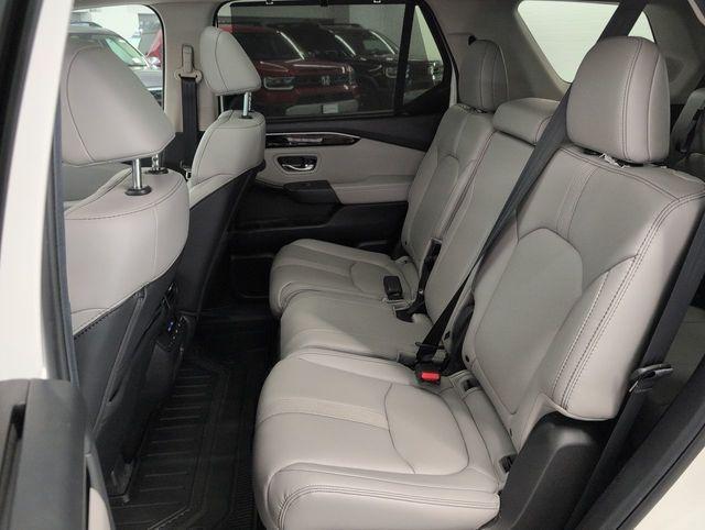 new 2025 Honda Pilot car, priced at $47,621