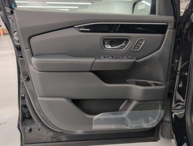 new 2025 Honda Pilot car, priced at $47,823