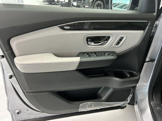 new 2025 Honda Pilot car, priced at $50,177