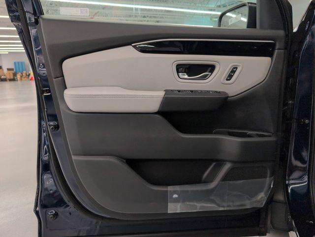 new 2025 Honda Pilot car, priced at $44,770