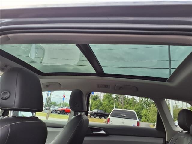 used 2022 Volkswagen Taos car