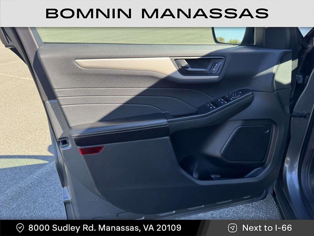 used 2022 Ford Escape car, priced at $18,999