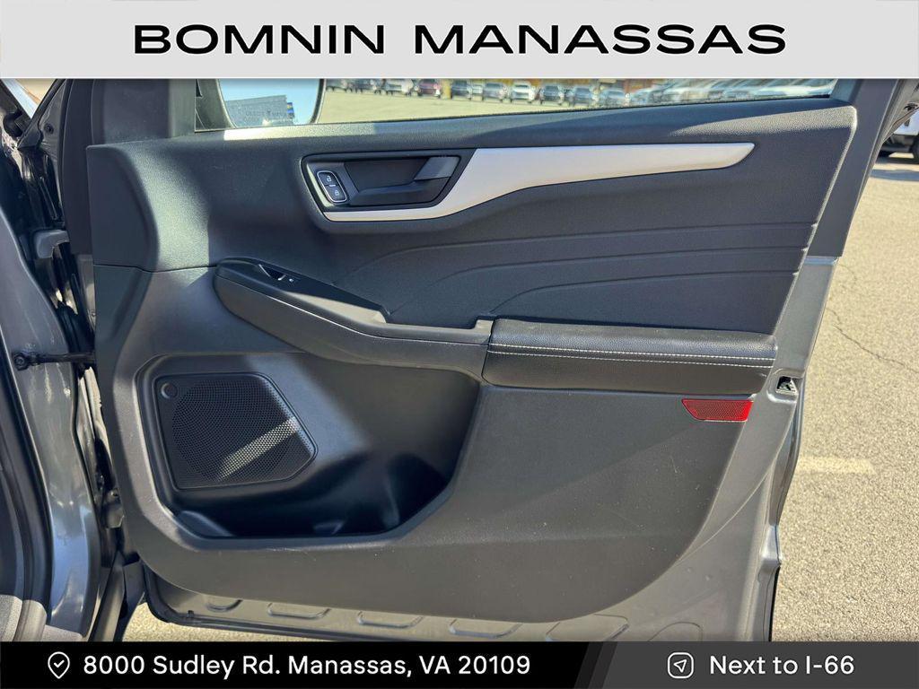 used 2022 Ford Escape car, priced at $18,999