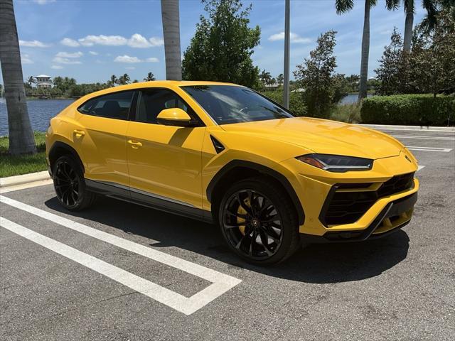 used 2022 Lamborghini Urus car, priced at $268,923