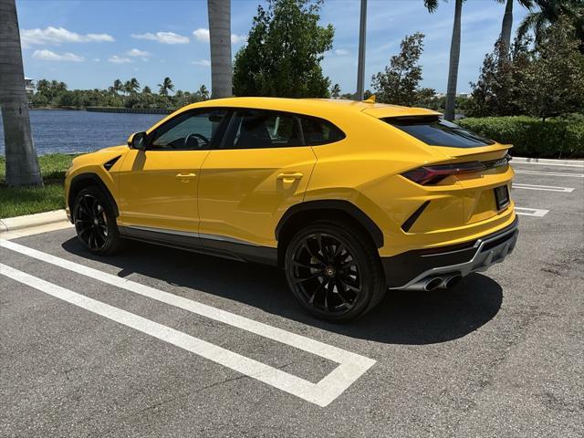 used 2022 Lamborghini Urus car, priced at $268,923