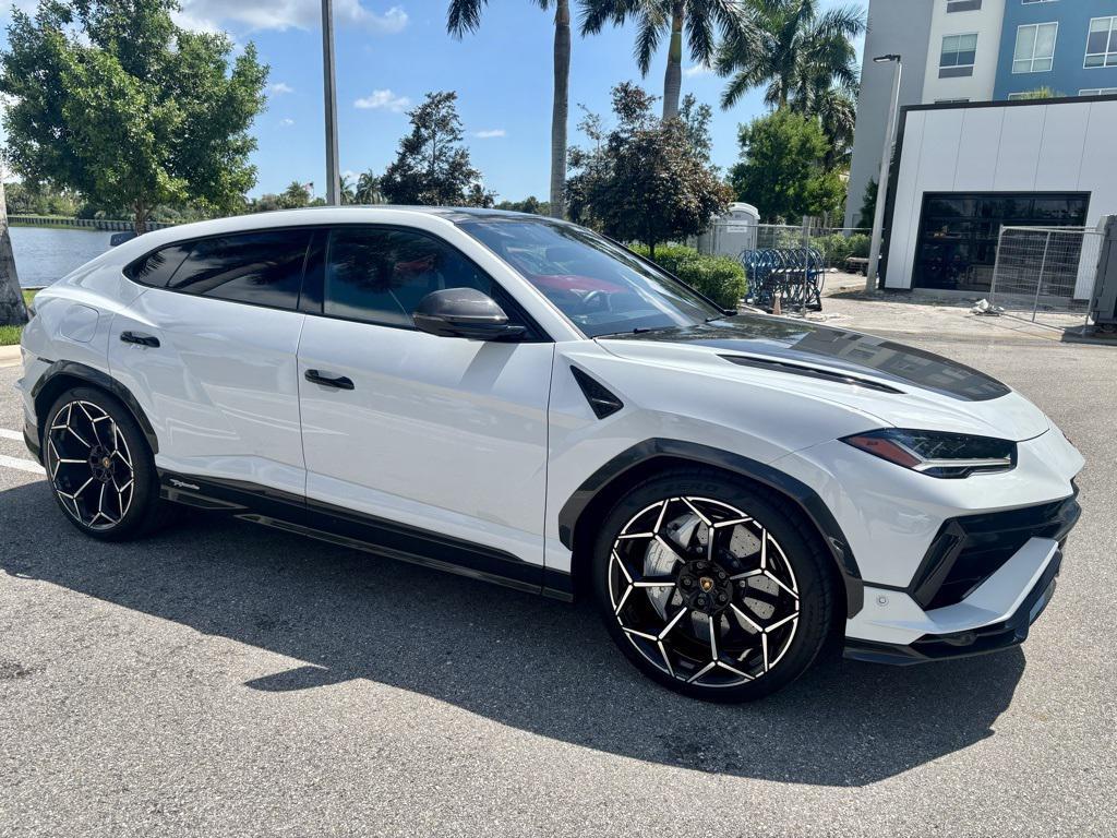 used 2023 Lamborghini Urus car, priced at $289,921