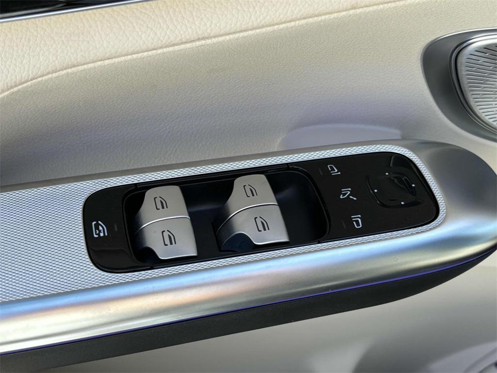 new 2025 Mercedes-Benz GLC 300 car, priced at $60,120