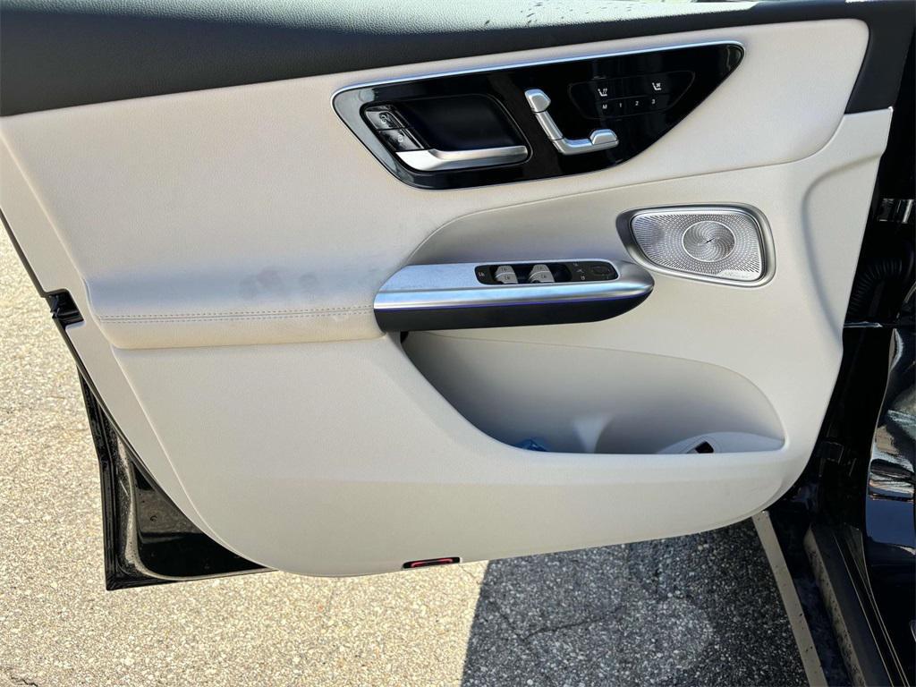 new 2025 Mercedes-Benz GLC 300 car, priced at $60,120