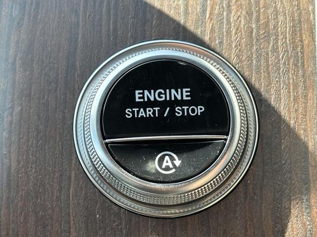 new 2025 Mercedes-Benz GLC 300 car