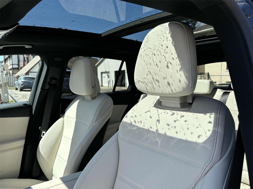 new 2025 Mercedes-Benz GLC 300 car, priced at $60,120