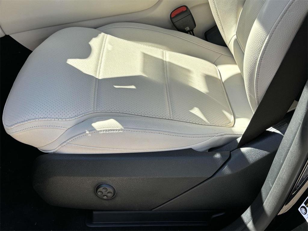 new 2025 Mercedes-Benz GLC 300 car, priced at $60,120