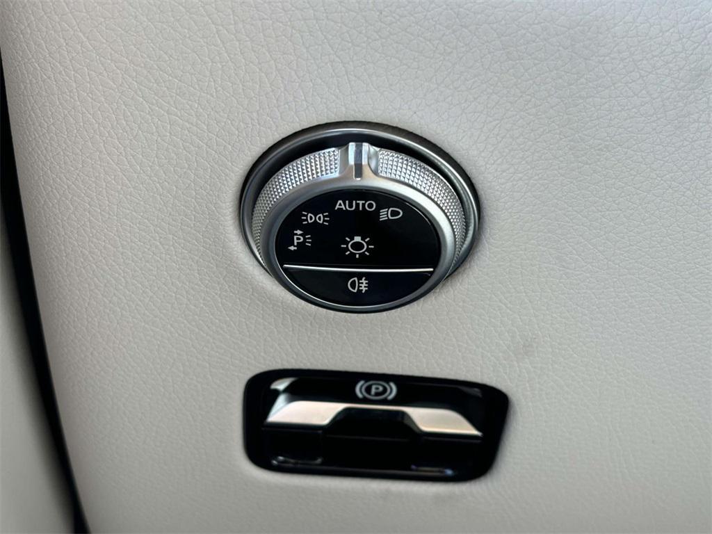 new 2025 Mercedes-Benz GLC 300 car, priced at $60,120