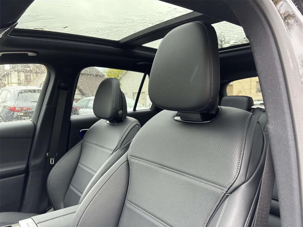 new 2026 Mercedes-Benz GLC 300 car
