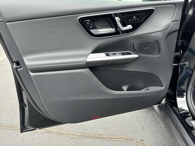 new 2025 Mercedes-Benz GLC 300 car