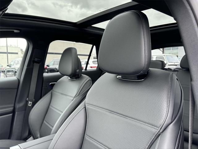 new 2025 Mercedes-Benz GLC 300 car