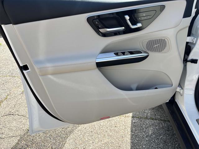new 2025 Mercedes-Benz GLC 300 car
