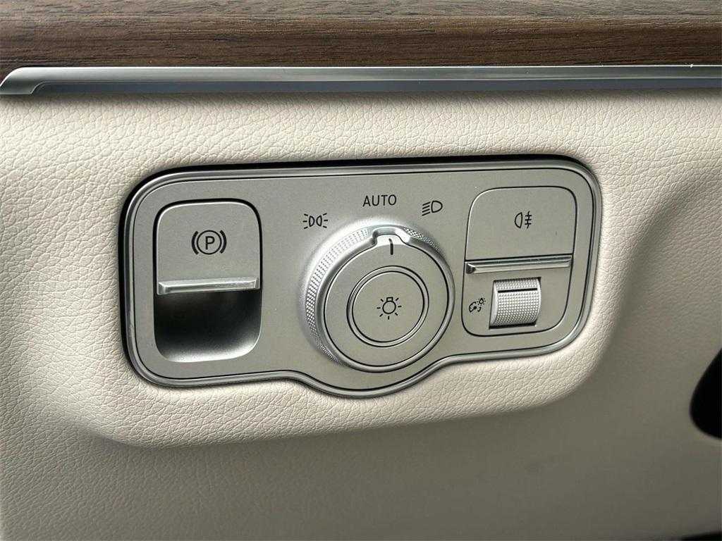 new 2025 Mercedes-Benz GLS 450 car, priced at $94,940