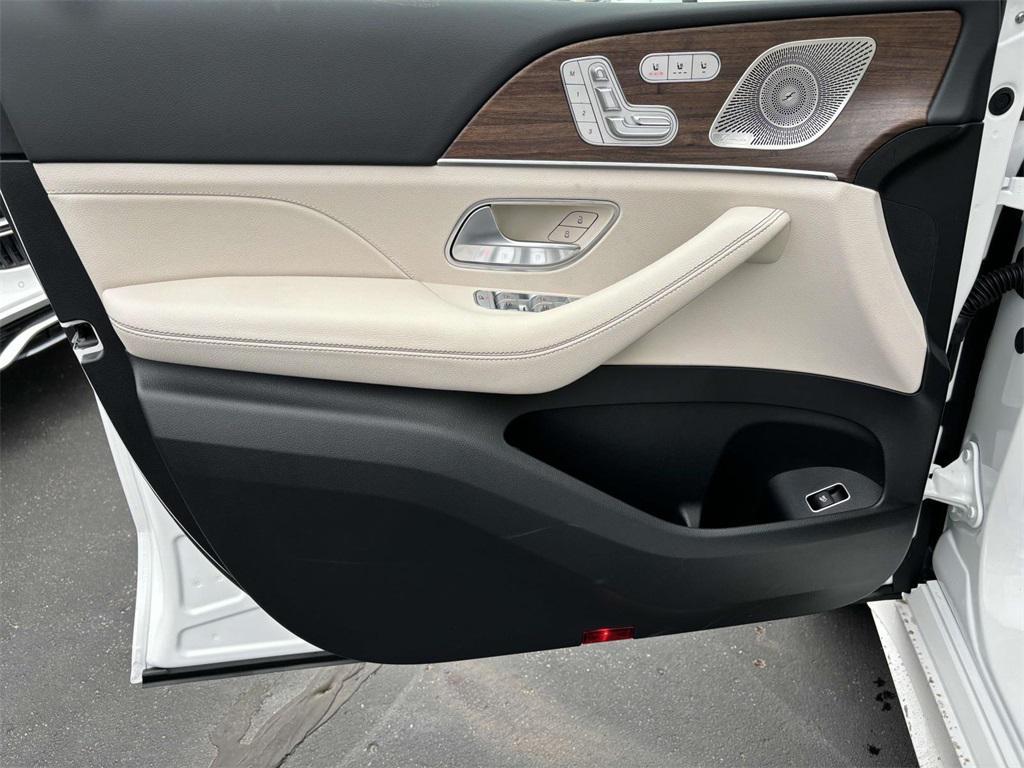 new 2025 Mercedes-Benz GLS 450 car, priced at $94,940