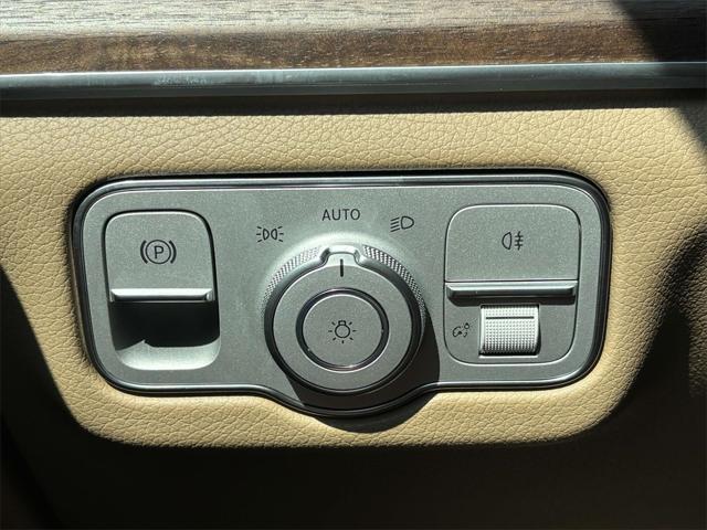new 2025 Mercedes-Benz GLS 450 car