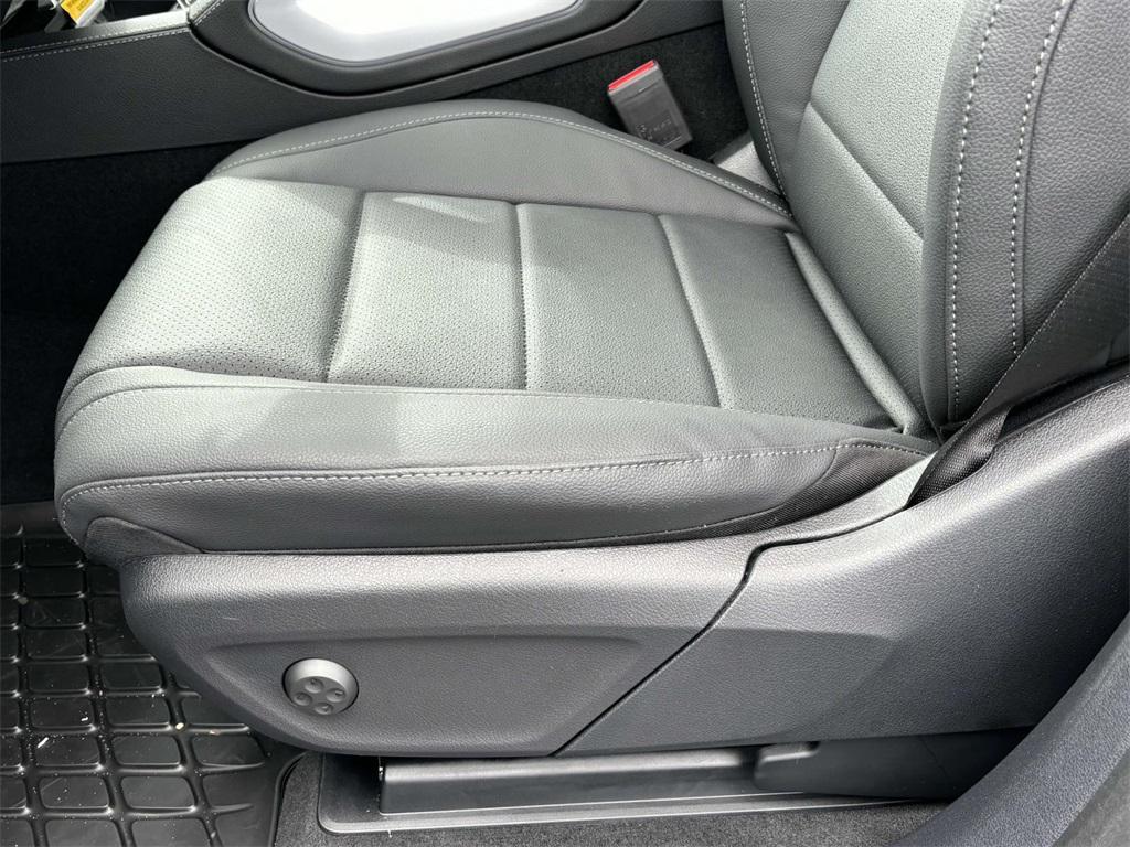 new 2025 Mercedes-Benz GLS 450 car, priced at $95,840