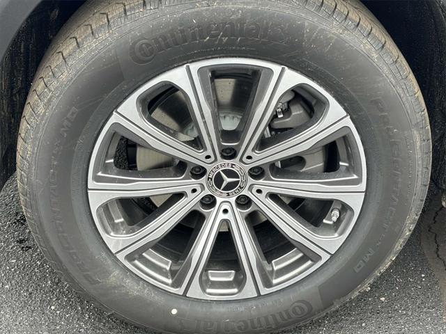 new 2025 Mercedes-Benz GLC 300 car