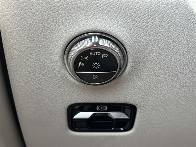 new 2025 Mercedes-Benz GLC 350e car