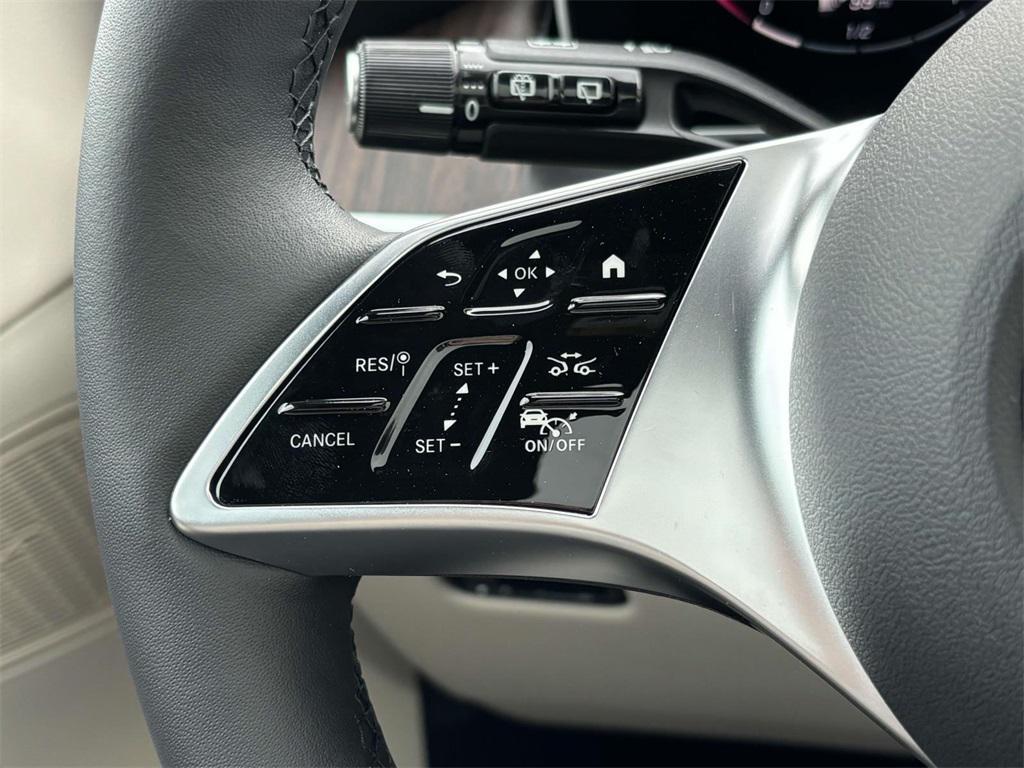 new 2025 Mercedes-Benz GLC 300 car, priced at $57,225