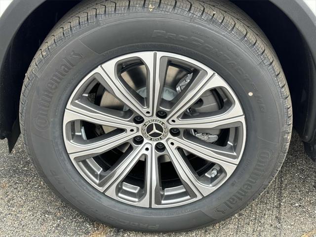 new 2025 Mercedes-Benz GLC 300 car